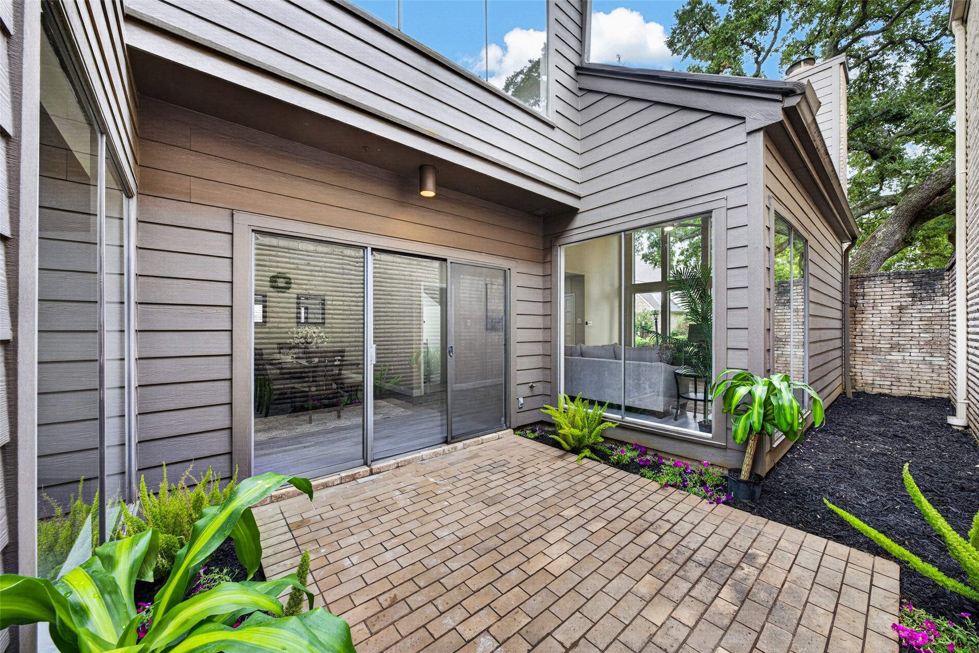 9592 Doliver Drive, Houston, TX 77063 9592 Doliver Drive, Houston, TX 77063