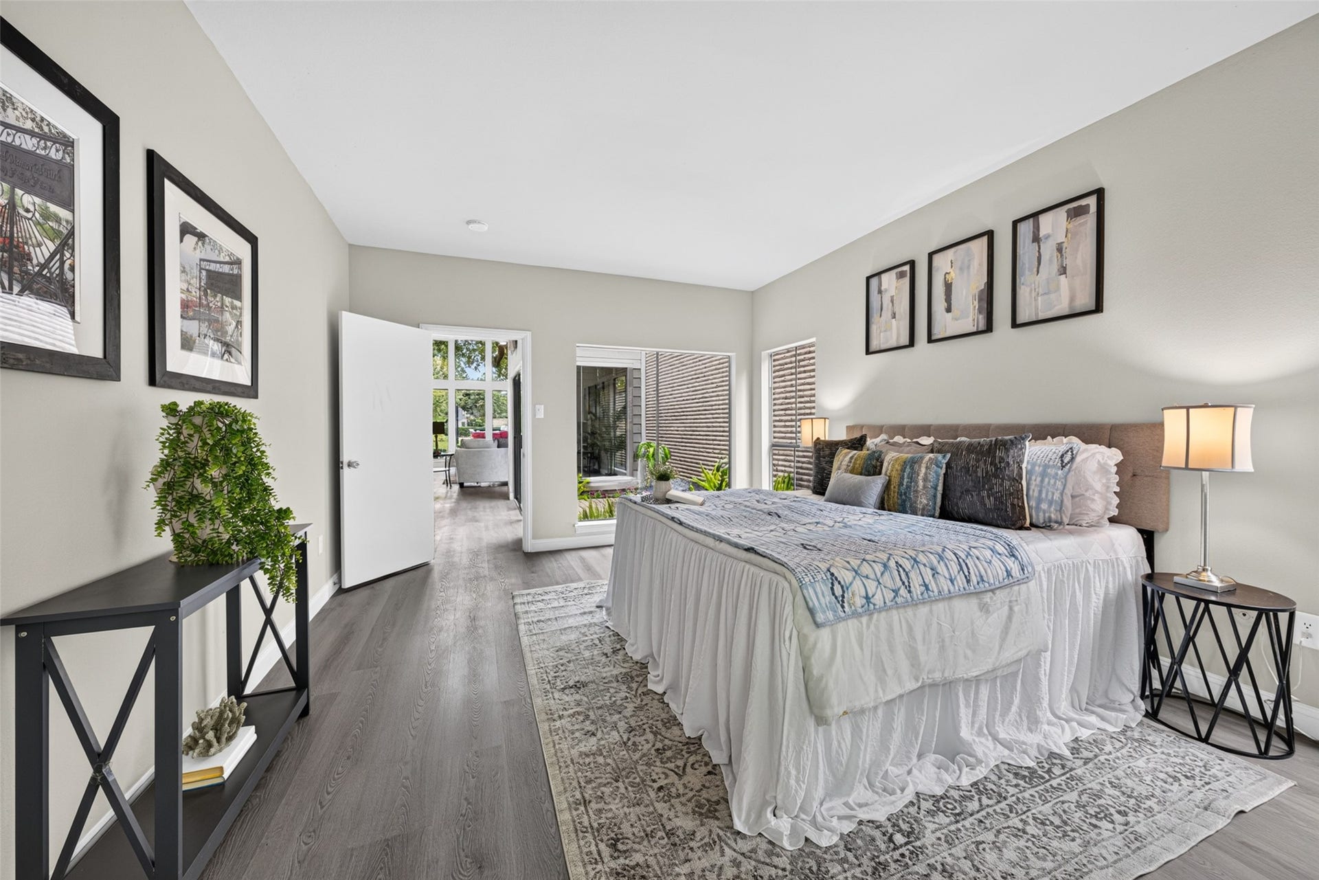 9592 Doliver Drive, Houston, TX 77063 9592 Doliver Drive, Houston, TX 77063