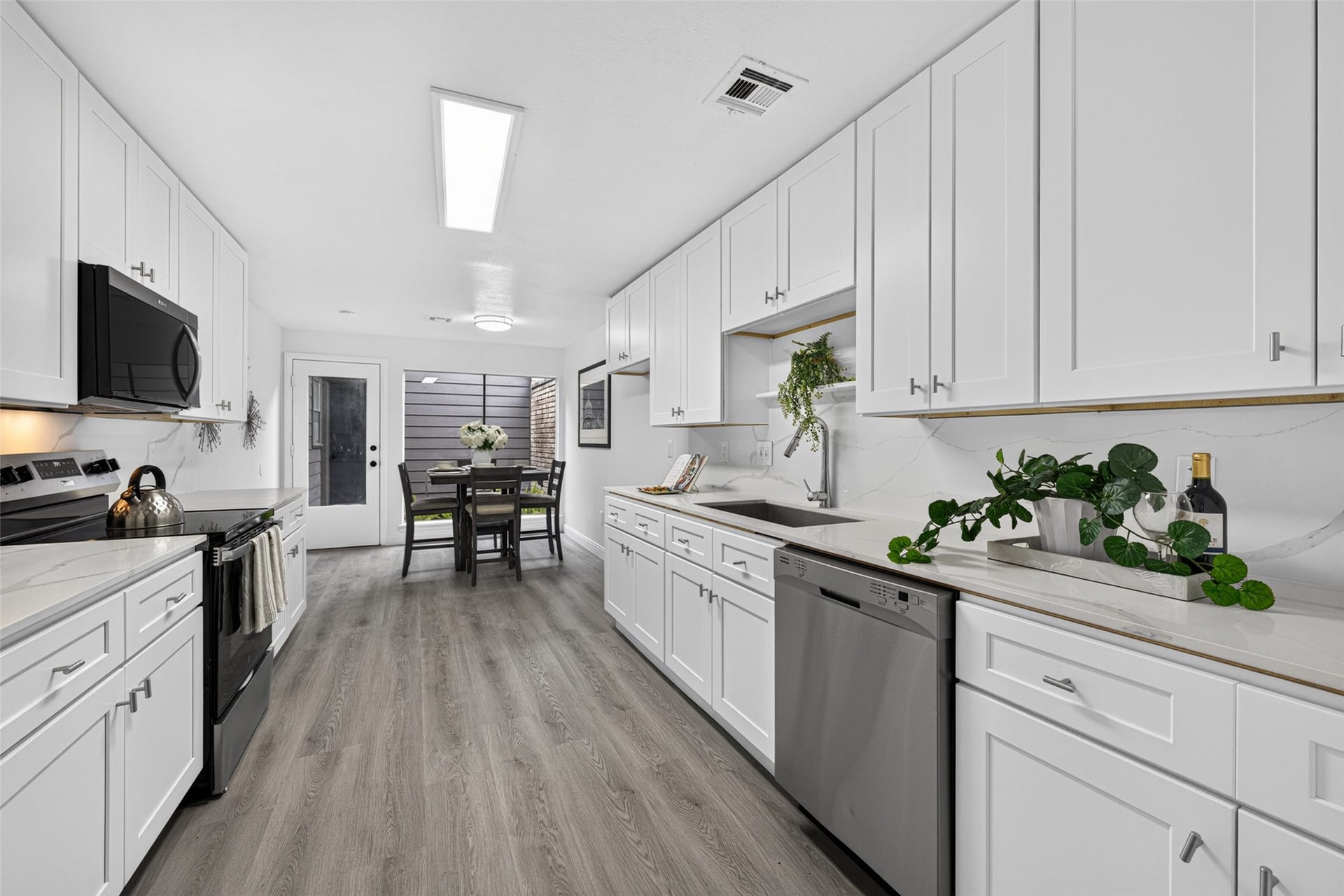 9592 Doliver Drive, Houston, TX 77063 9592 Doliver Drive, Houston, TX 77063