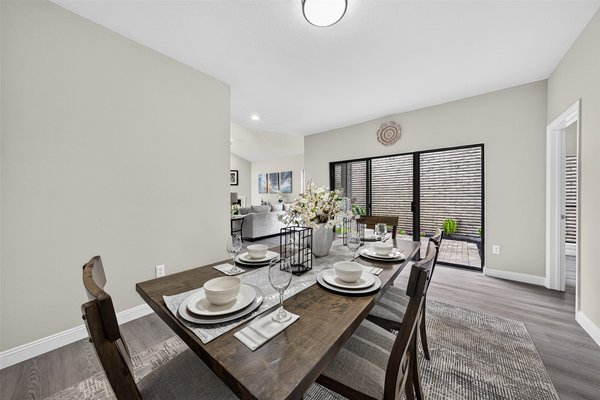 9592 Doliver Drive, Houston, TX 77063 9592 Doliver Drive, Houston, TX 77063