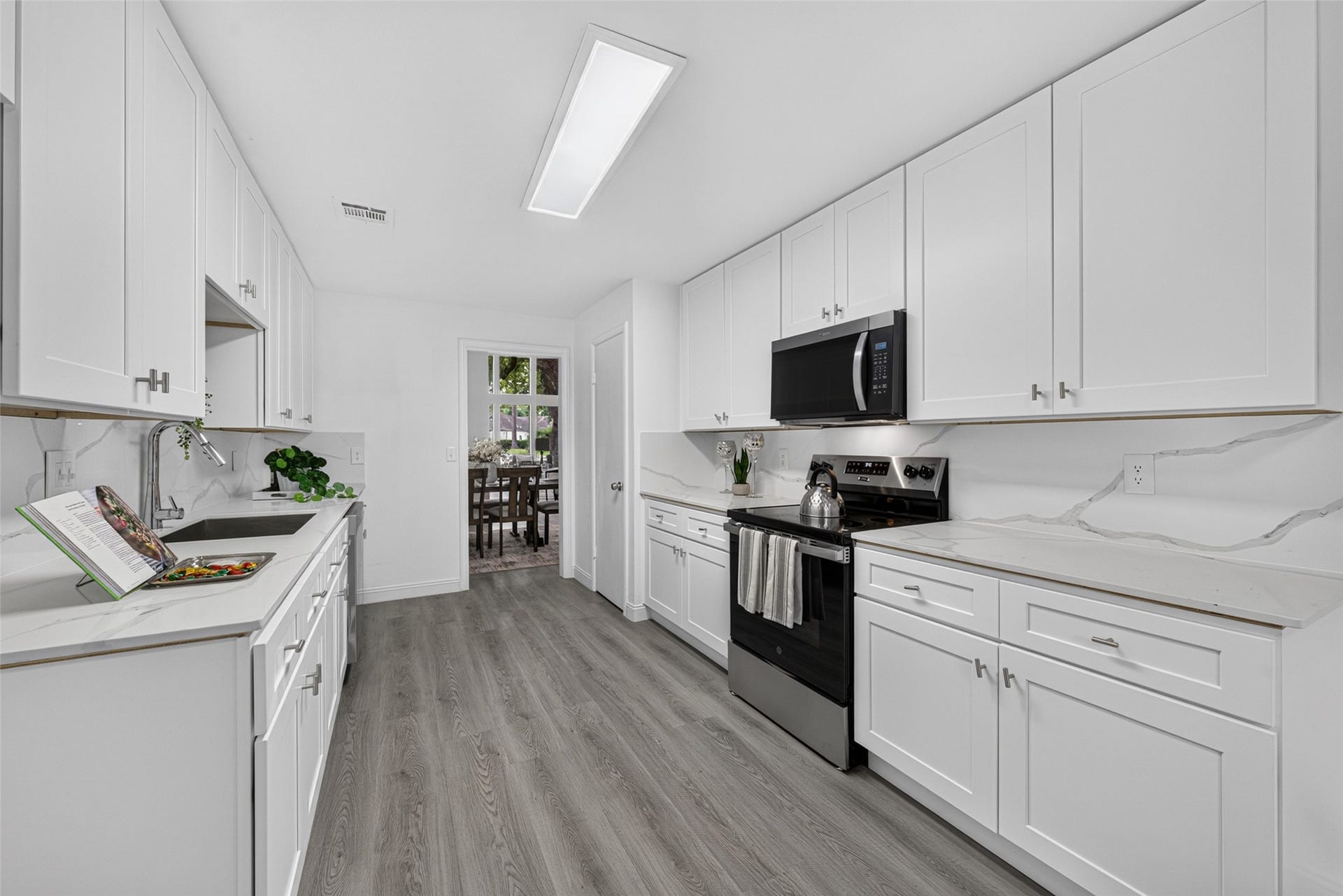 9592 Doliver Drive, Houston, TX 77063 9592 Doliver Drive, Houston, TX 77063