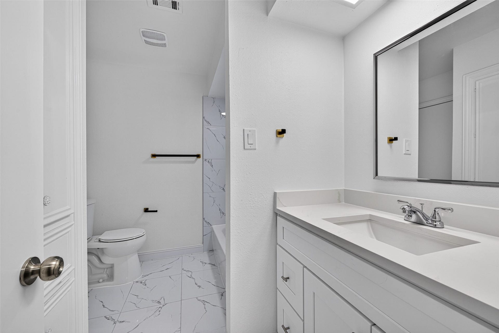 9592 Doliver Drive, Houston, TX 77063 9592 Doliver Drive, Houston, TX 77063