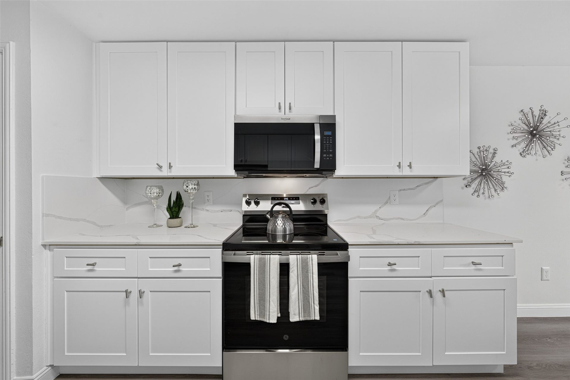 9592 Doliver Drive, Houston, TX 77063 9592 Doliver Drive, Houston, TX 77063