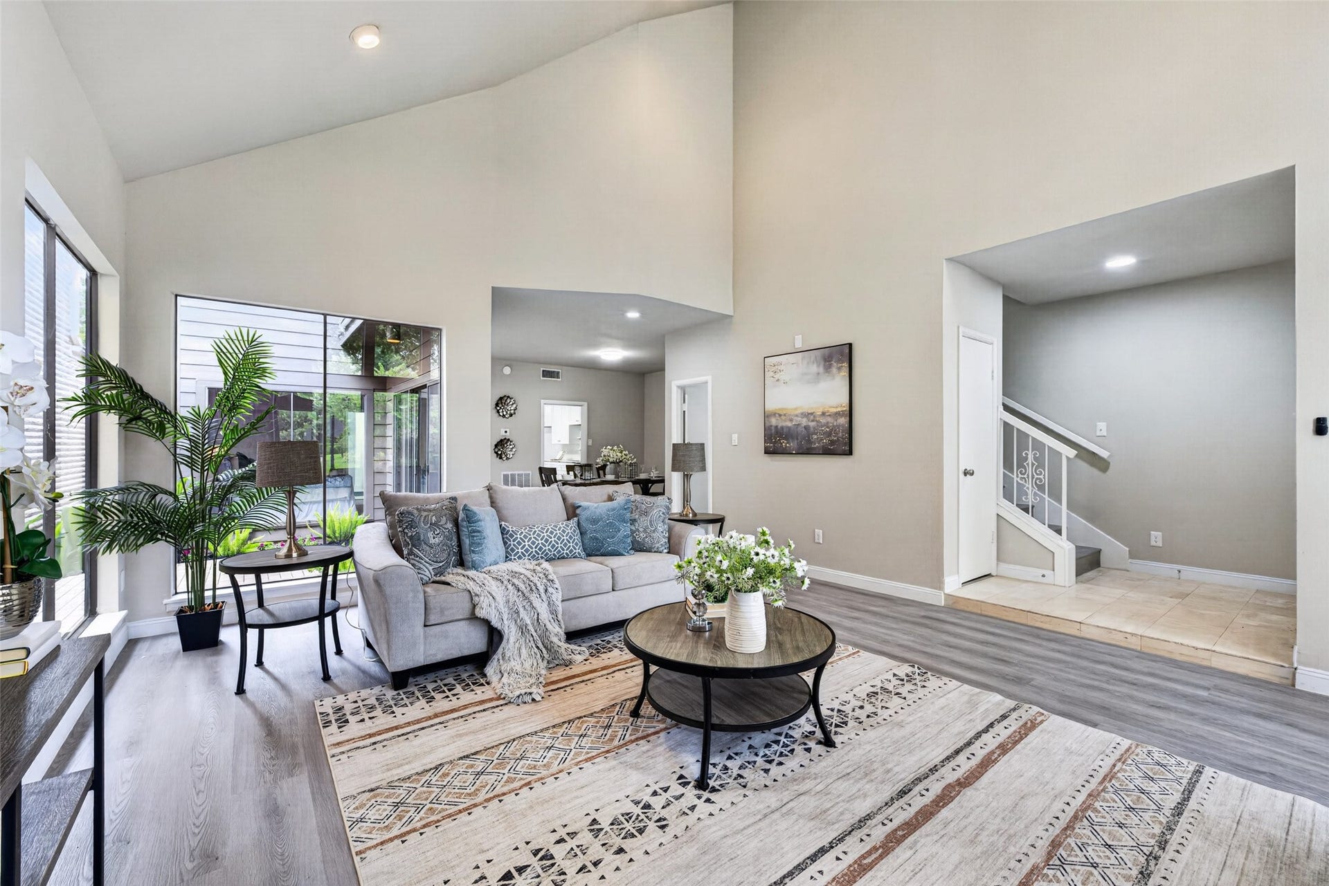 9592 Doliver Drive, Houston, TX 77063 9592 Doliver Drive, Houston, TX 77063