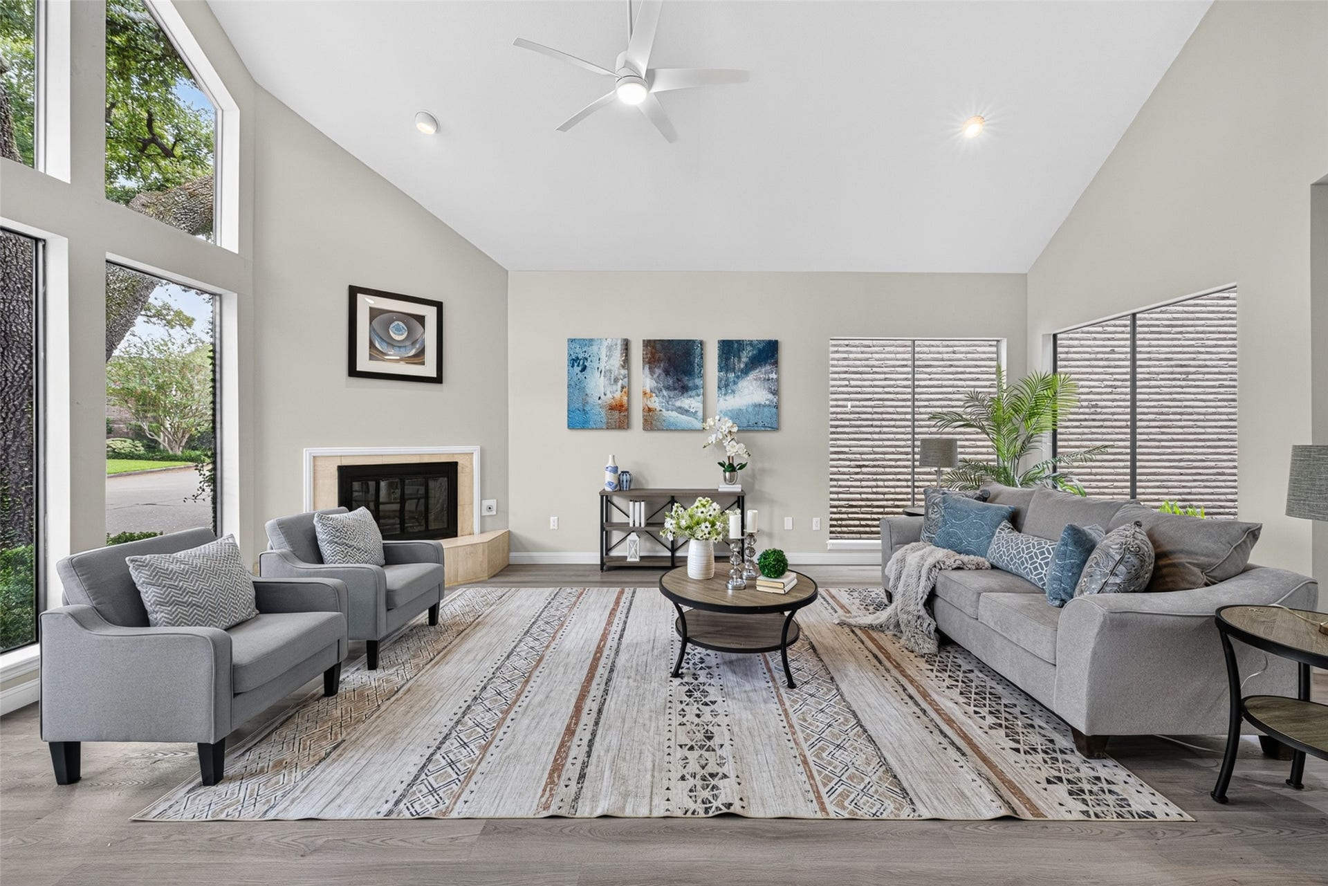 9592 Doliver Drive, Houston, TX 77063 9592 Doliver Drive, Houston, TX 77063