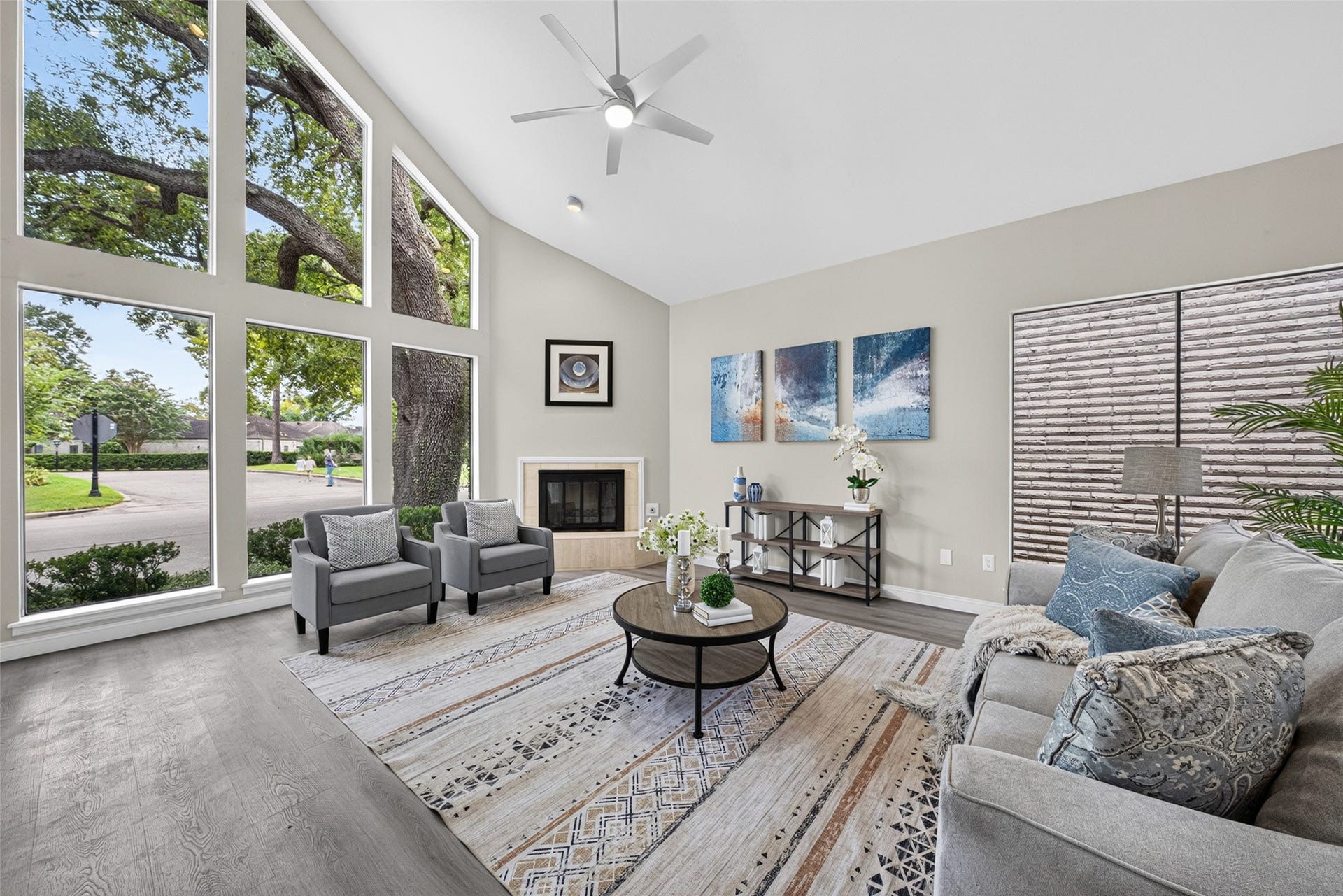 9592 Doliver Drive, Houston, TX 77063 9592 Doliver Drive, Houston, TX 77063