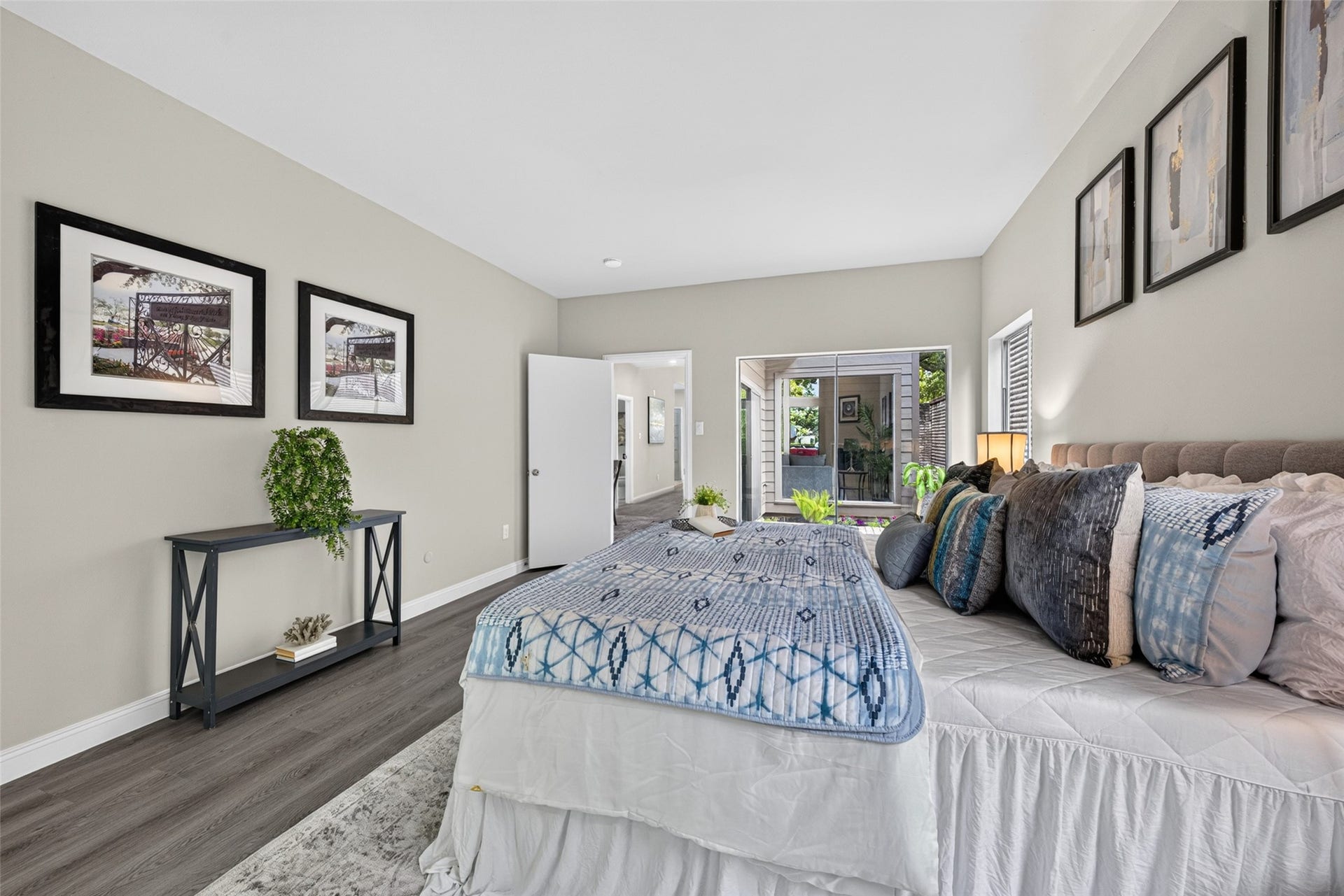 9592 Doliver Drive, Houston, TX 77063 9592 Doliver Drive, Houston, TX 77063