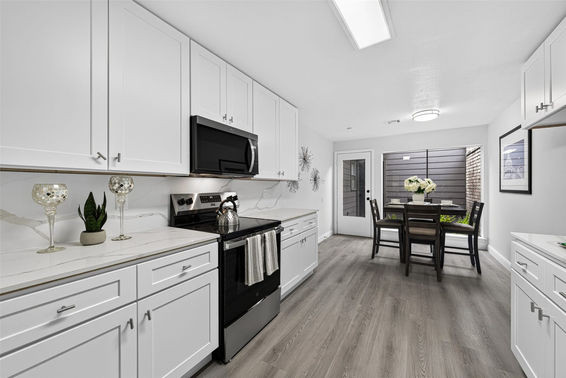 9592 Doliver Drive, Houston, TX 77063 9592 Doliver Drive, Houston, TX 77063