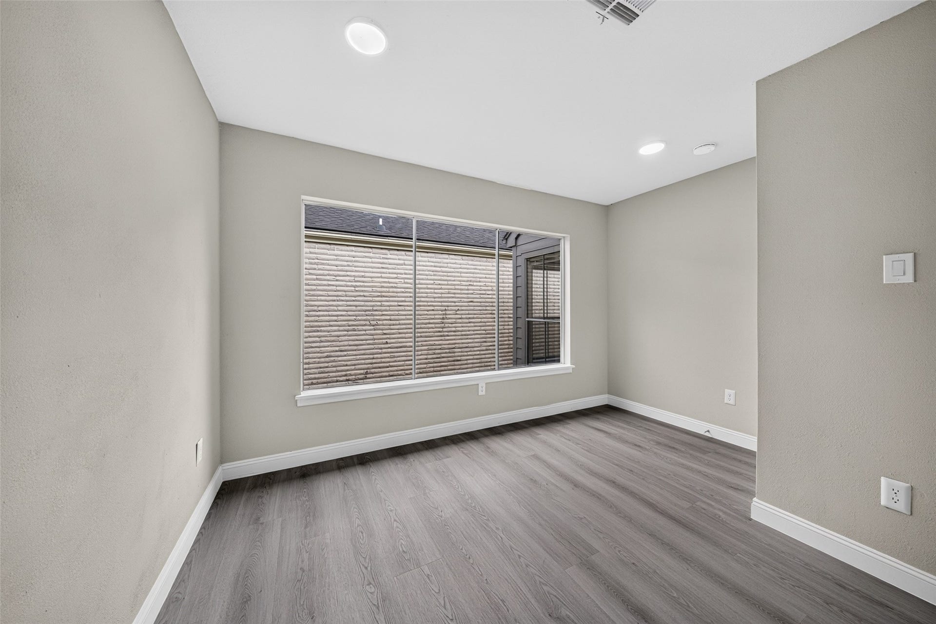 9592 Doliver Drive, Houston, TX 77063 9592 Doliver Drive, Houston, TX 77063