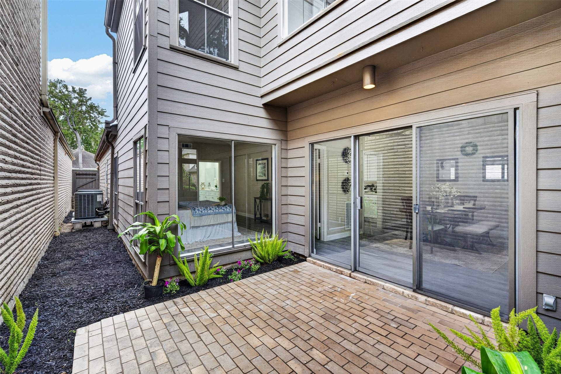 9592 Doliver Drive, Houston, TX 77063 9592 Doliver Drive, Houston, TX 77063