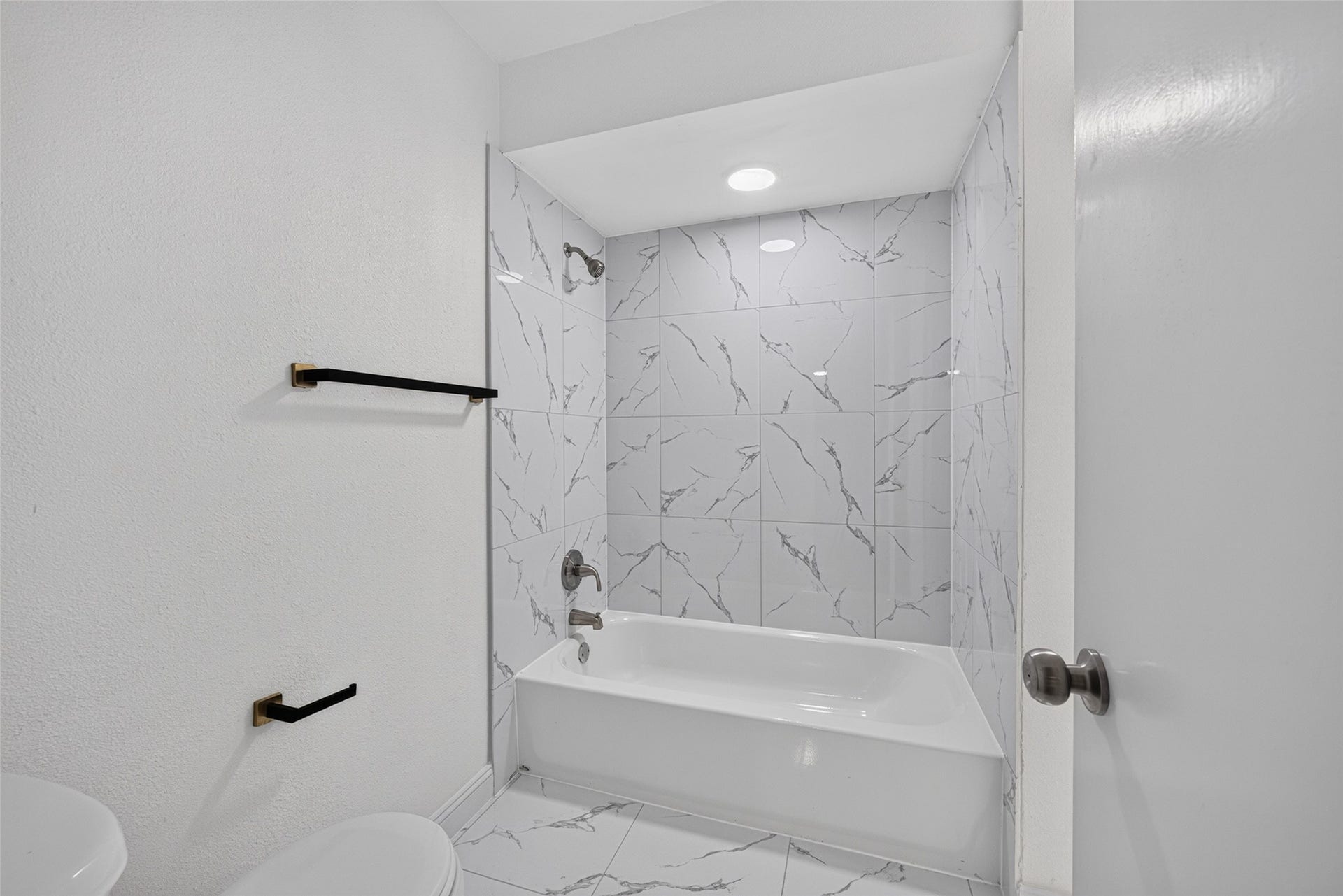 9592 Doliver Drive, Houston, TX 77063 9592 Doliver Drive, Houston, TX 77063
