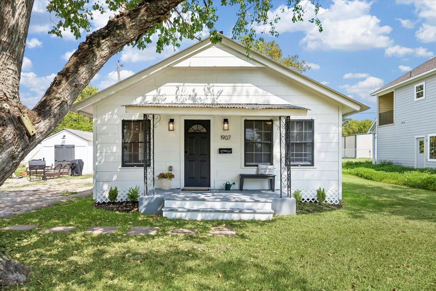 Property photo for 1907 Ave N, Rosenberg, TX