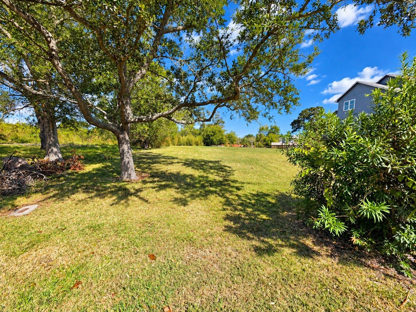 522 E Meyer Road, Seabrook, TX 77586 Beautiful partially cleared lot offering scenic water views.