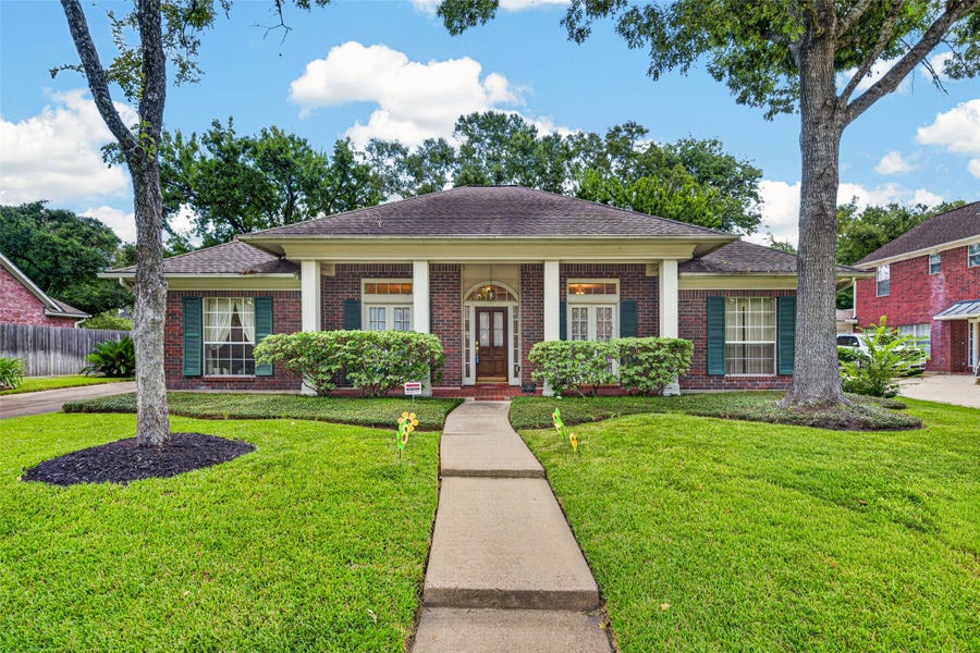 Property photo for 15327 Willow Shores Drive, Houston, TX