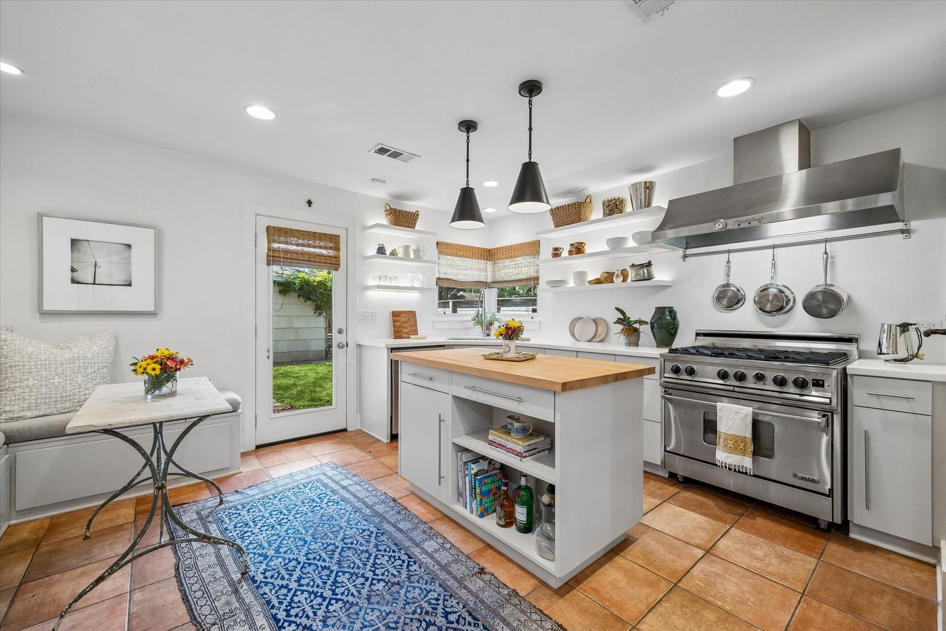 Professional grade Jade oven with 6 burners.