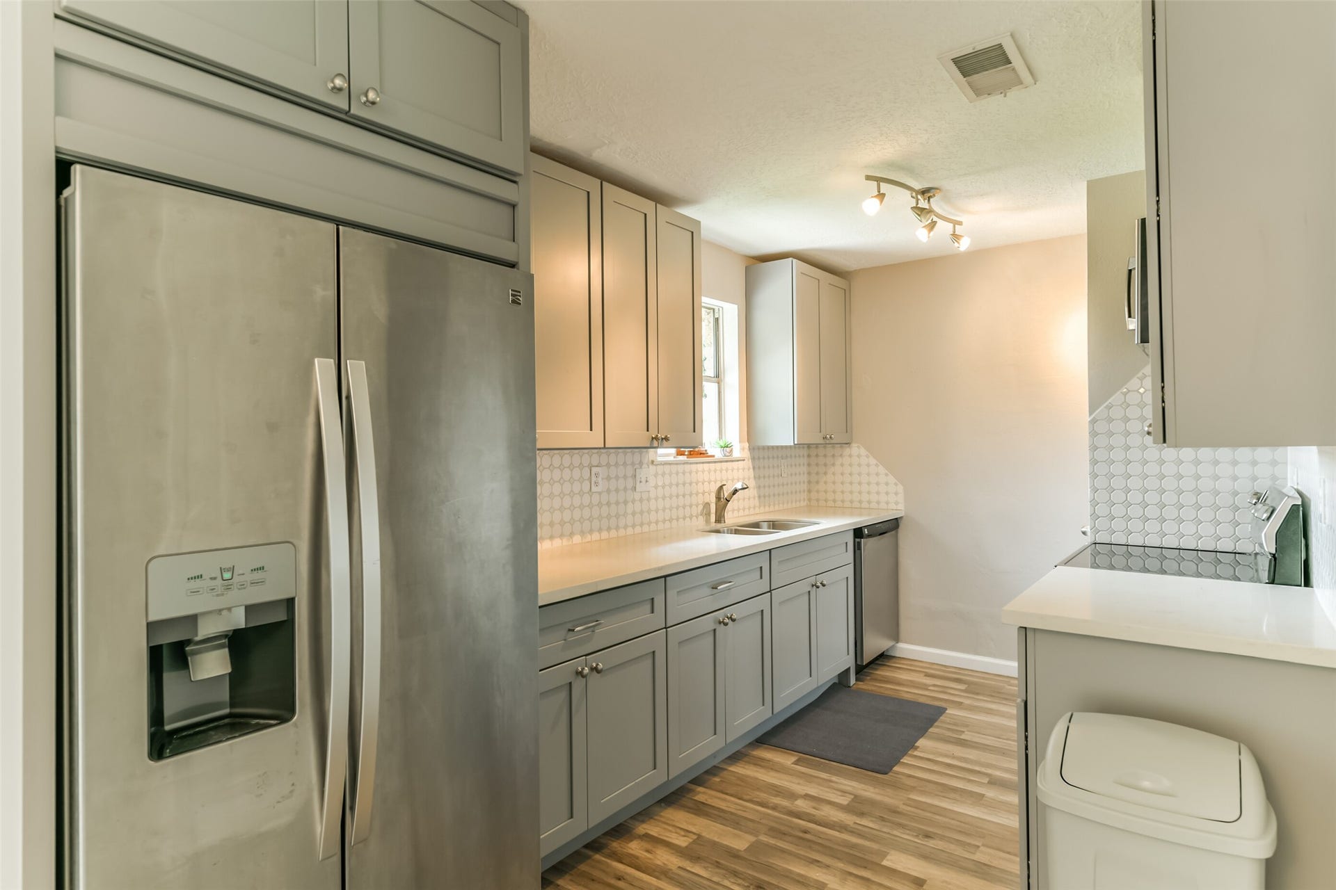 104 Brigadoon Lane, Friendswood, TX 77546 104 Brigadoon Lane, Friendswood, TX 77546
