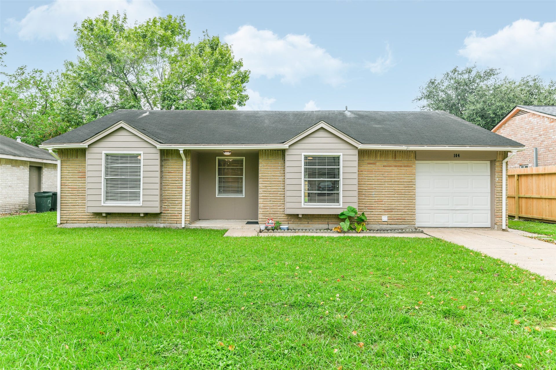 104 Brigadoon Lane, Friendswood, TX 77546 104 Brigadoon Lane, Friendswood, TX 77546