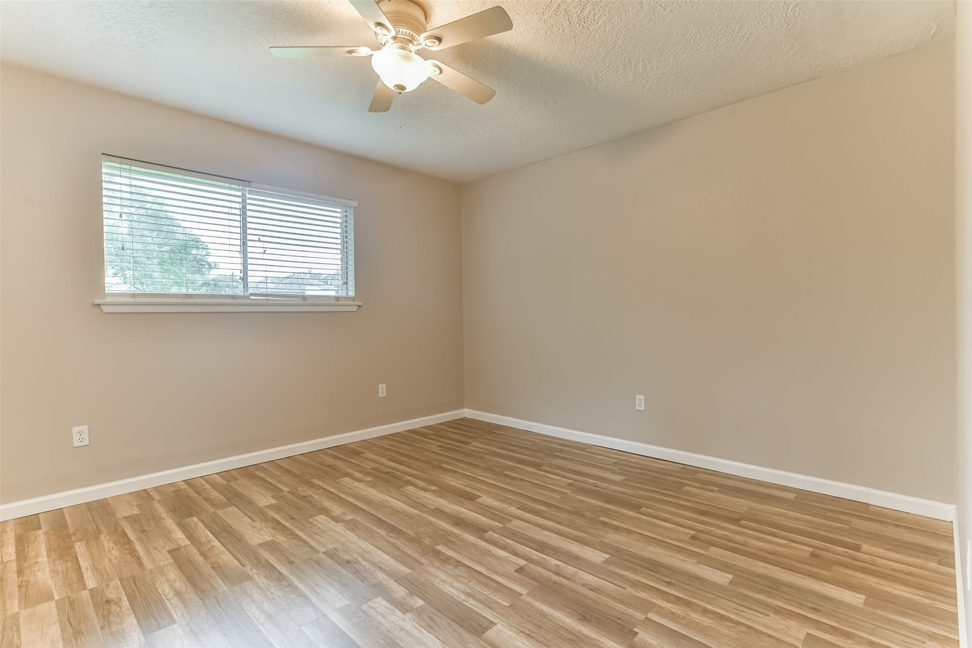 104 Brigadoon Lane, Friendswood, TX 77546 104 Brigadoon Lane, Friendswood, TX 77546