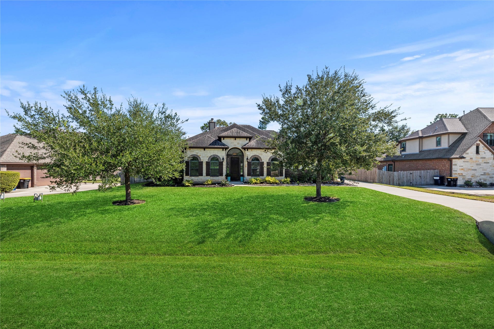 12522 Savage Court, Magnolia, TX 77354 Beautiful one-story home on a 1/2 acre lot in Mostyn Manor.