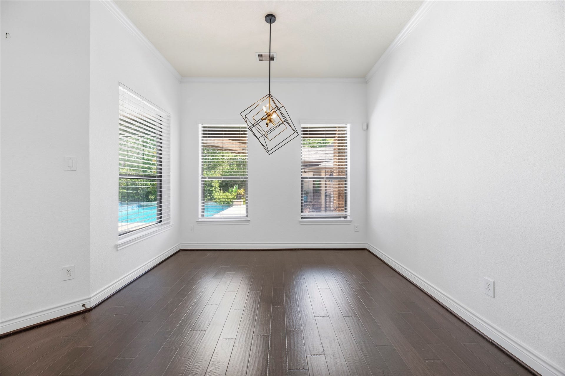 12522 Savage Court, Magnolia, TX 77354 Light and bright dining area.