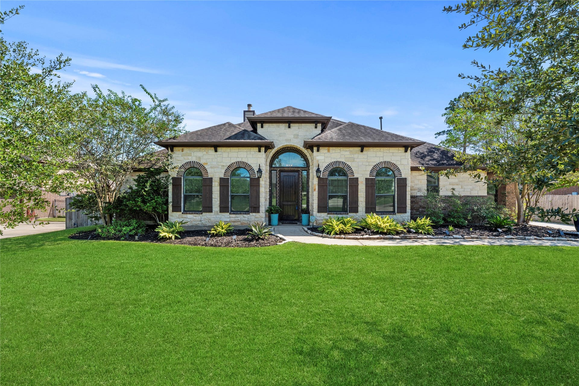 12522 Savage Court, Magnolia, TX 77354 Welcome to 12522 Savage Court.