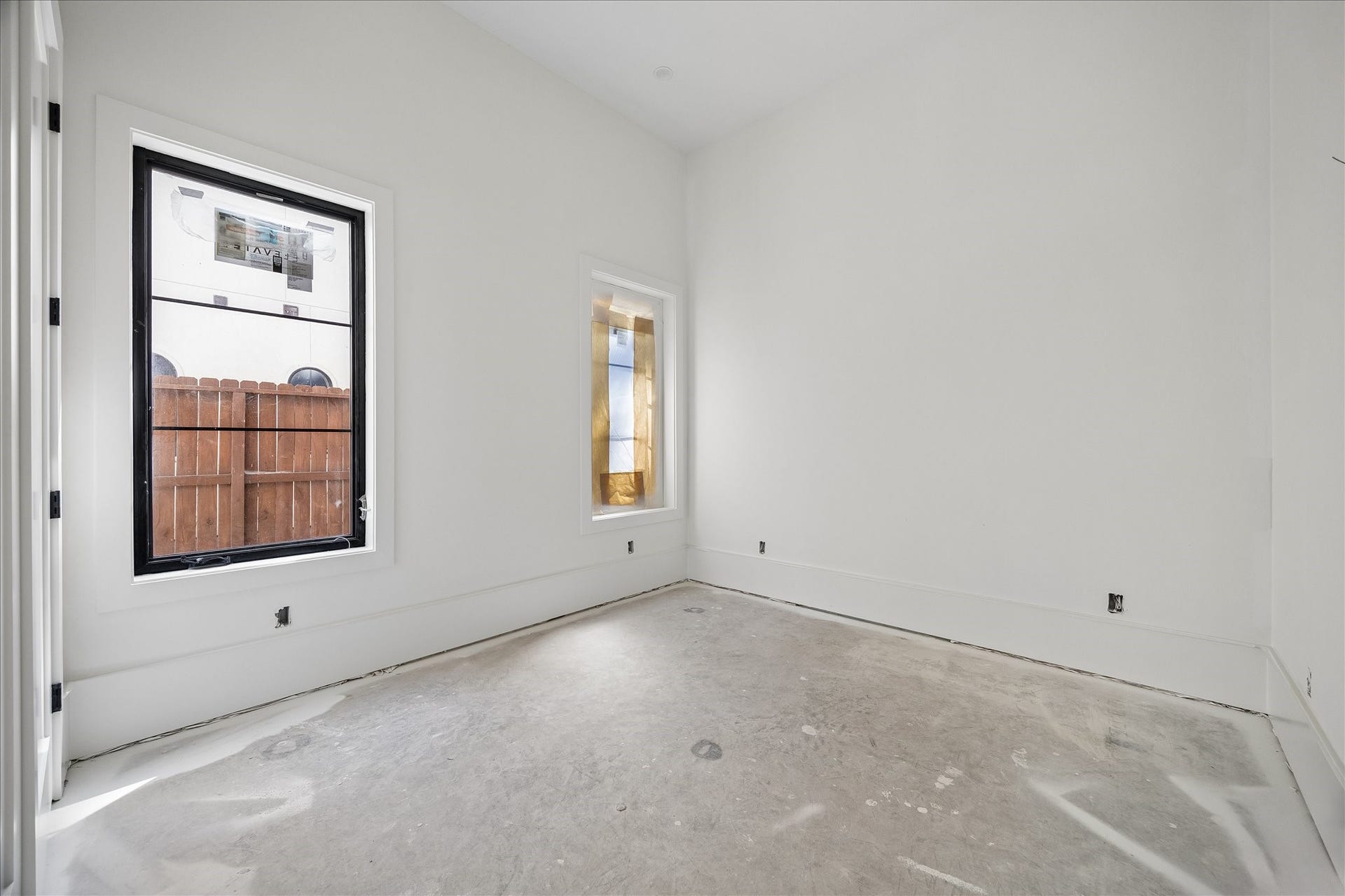 915 Lamonte Lane, Houston, TX 77018 2 windows on adjoining walls bring daylight into this additional room, with broad wall space between the openings and direct hallway access. The light wall and trim palette keeps the room consistent with the adjoining spaces. Flooring and final fixtures remain in progress.