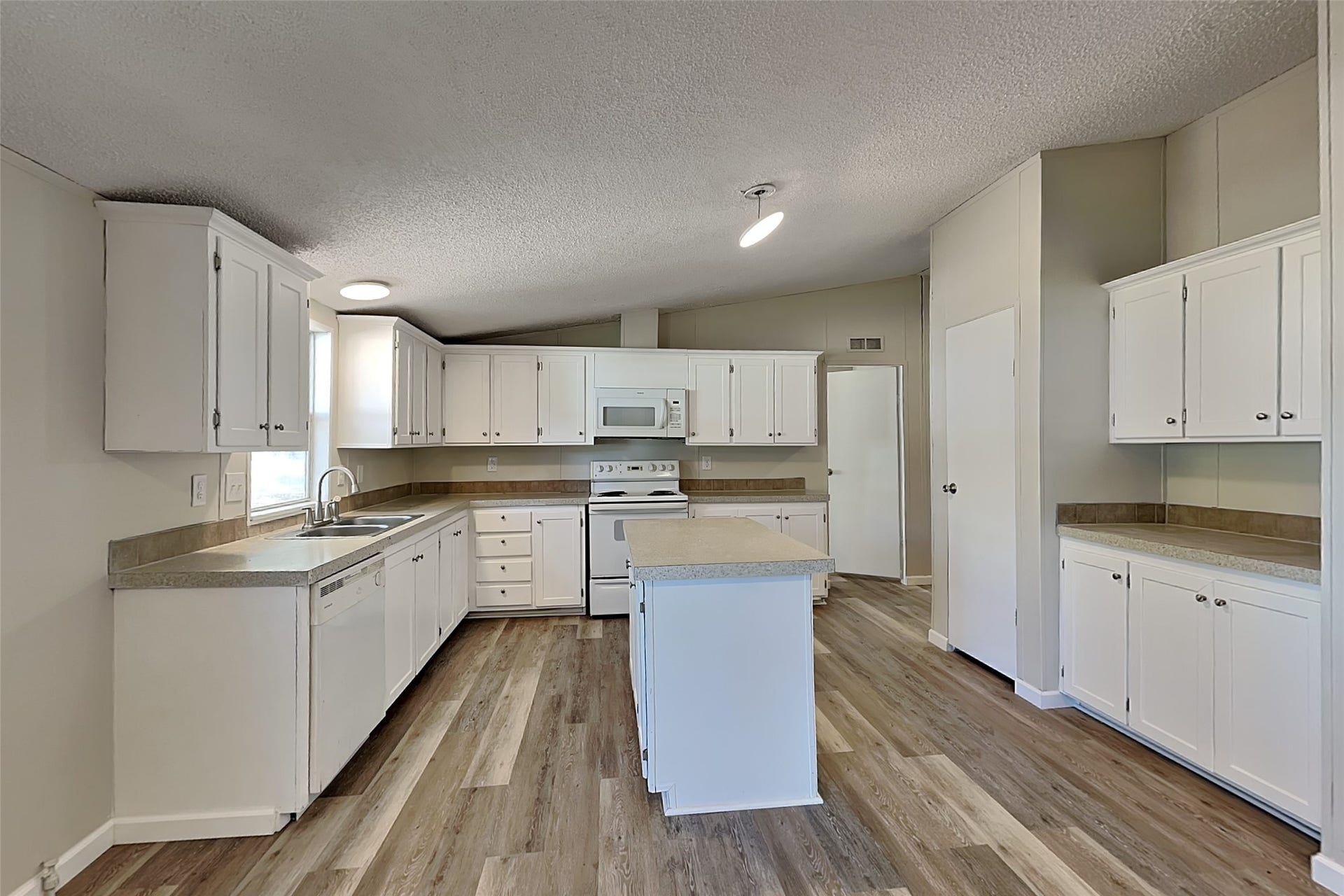 16211 Kelcey Circle, Magnolia, TX 77355 16211 Kelcey Circle, Magnolia, TX 77355