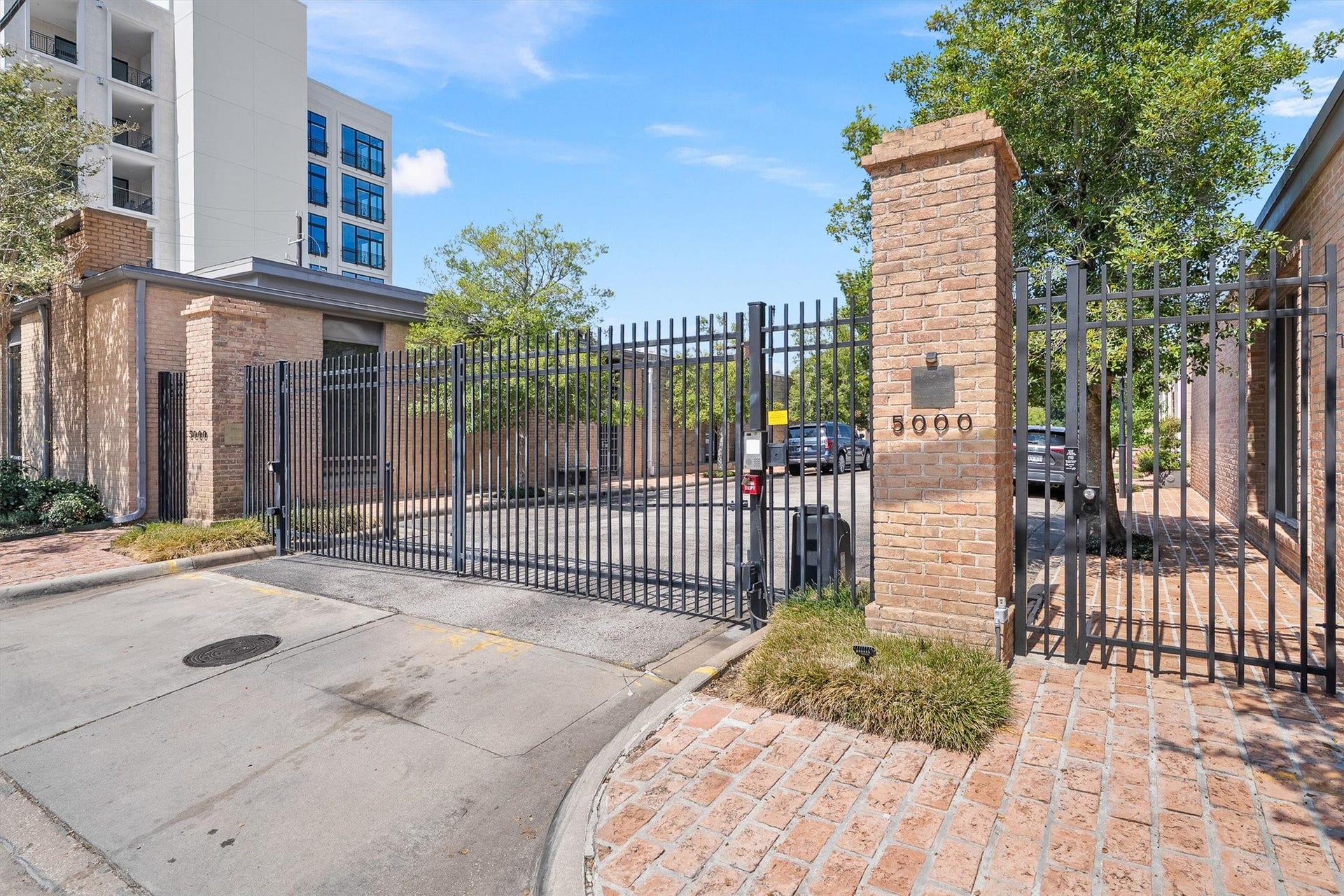 5000 Longmont Drive, #15, Houston, TX 77056 5000 Longmont Drive, #15, Houston, TX 77056
