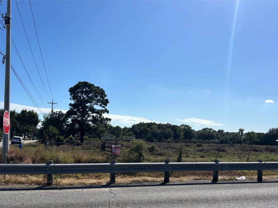 Property photo for 900 Buttonwood Drive, Texas City, TX