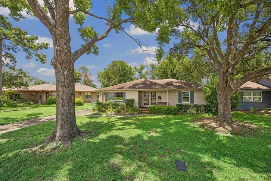 Property photo for 6306 Woodbrook Lane, Houston, TX