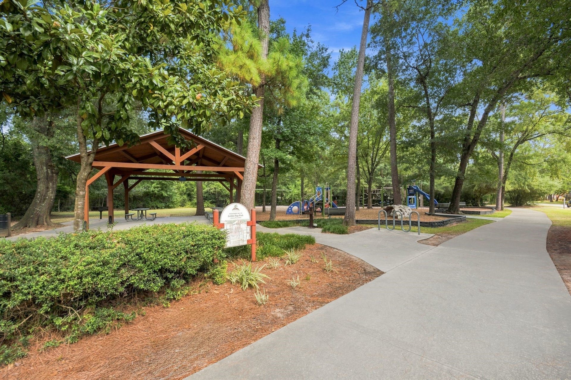62 S Hidden View Circle, The Woodlands, TX 77381 5 minute walk to Golden Sage Park
