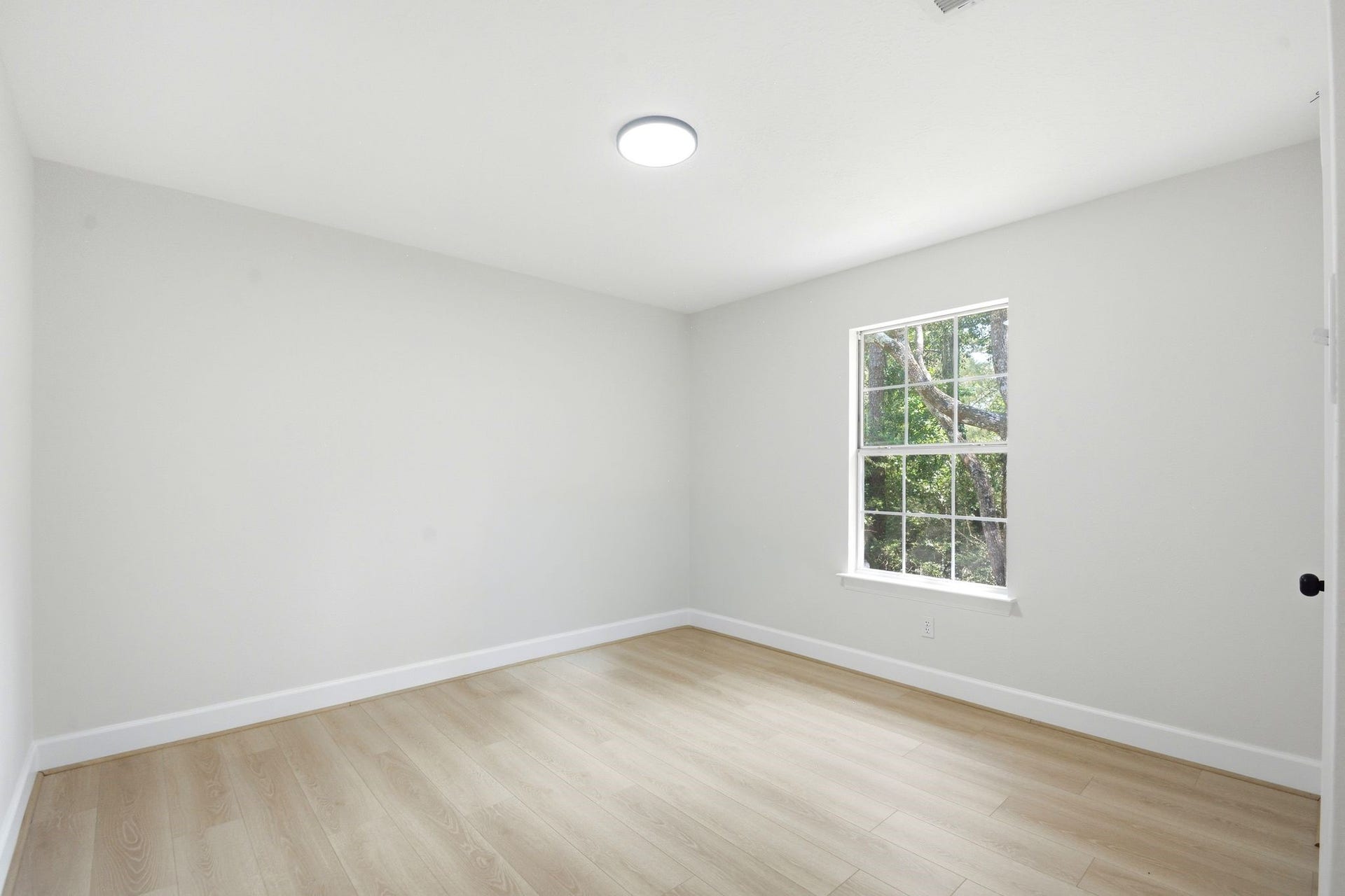 62 S Hidden View Circle, The Woodlands, TX 77381 Bedroom #3 w/ walk-in closet