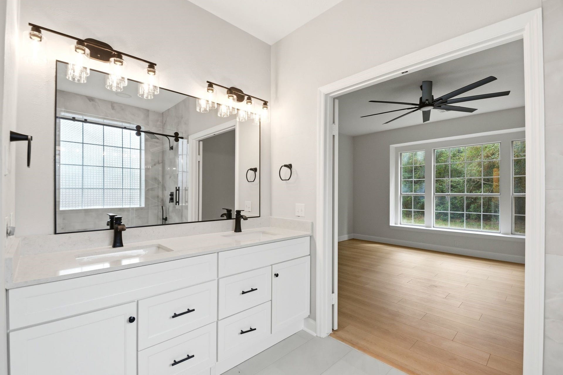 62 S Hidden View Circle, The Woodlands, TX 77381 Brand new quartz counter with double sinks