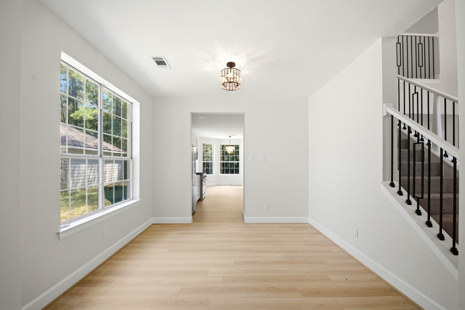 62 S Hidden View Circle, The Woodlands, TX 77381 Dining room