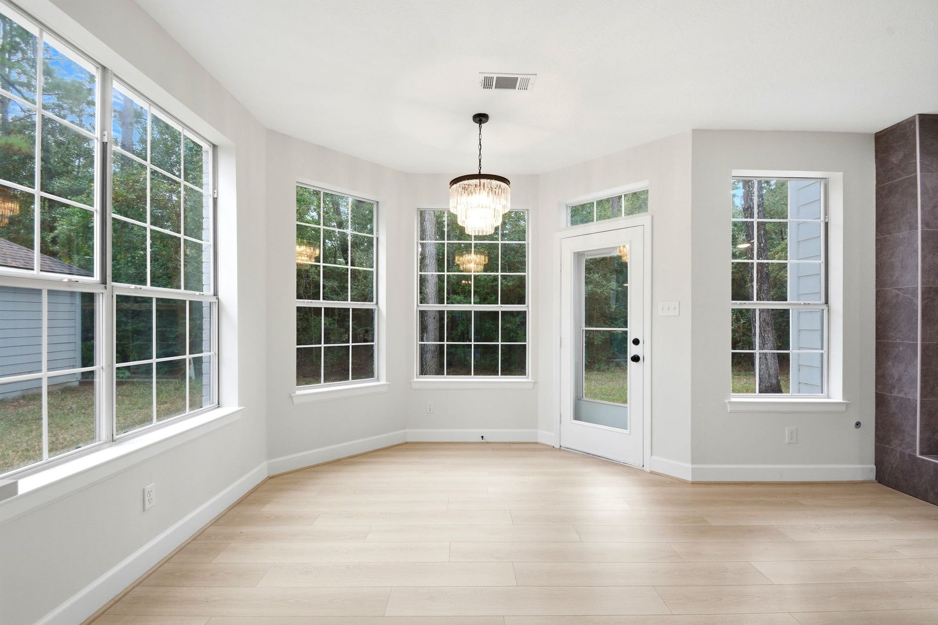 62 S Hidden View Circle, The Woodlands, TX 77381 Breakfast room