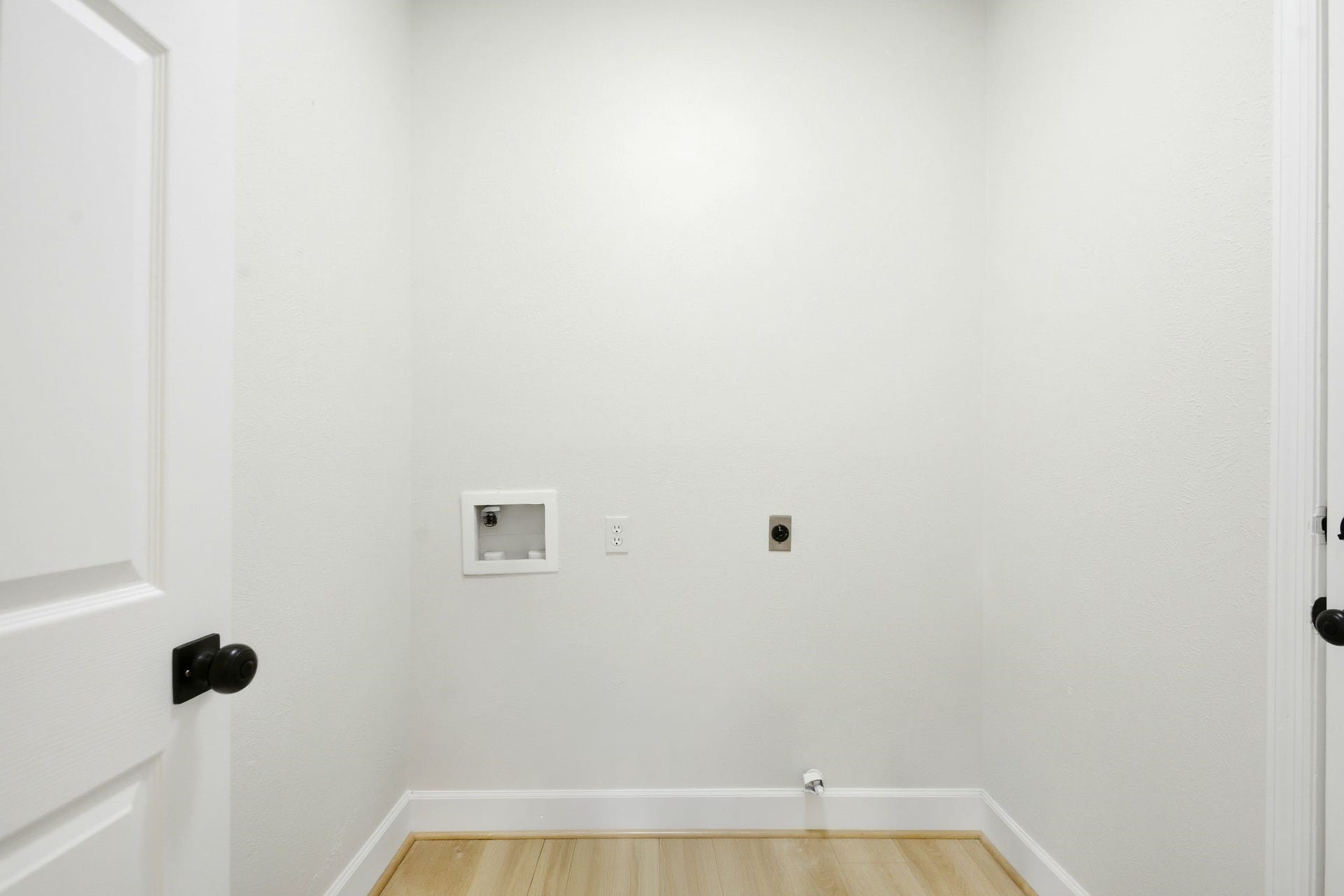 62 S Hidden View Circle, The Woodlands, TX 77381 Laundry room