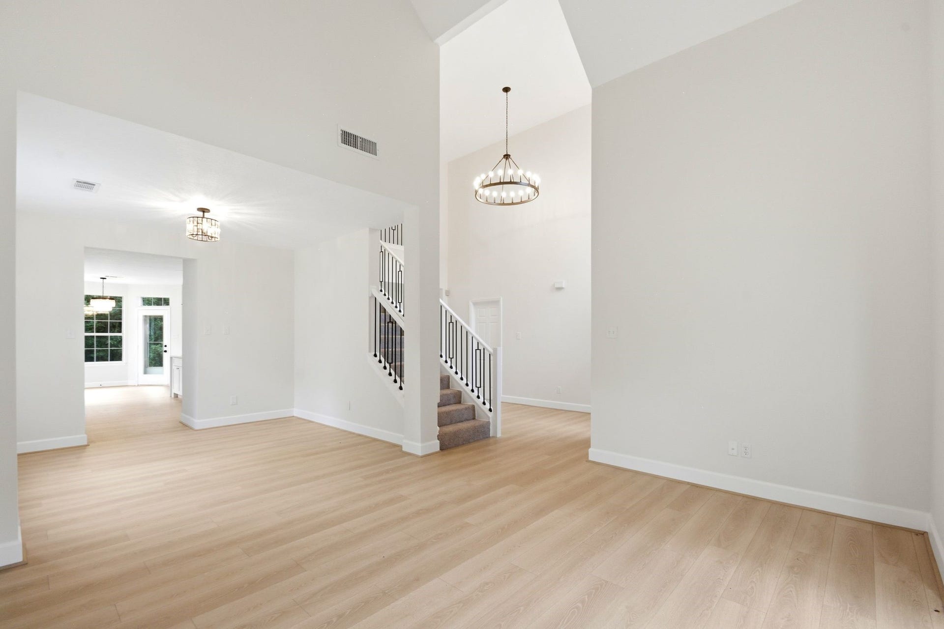 62 S Hidden View Circle, The Woodlands, TX 77381 View from front room to dining room and kitchen