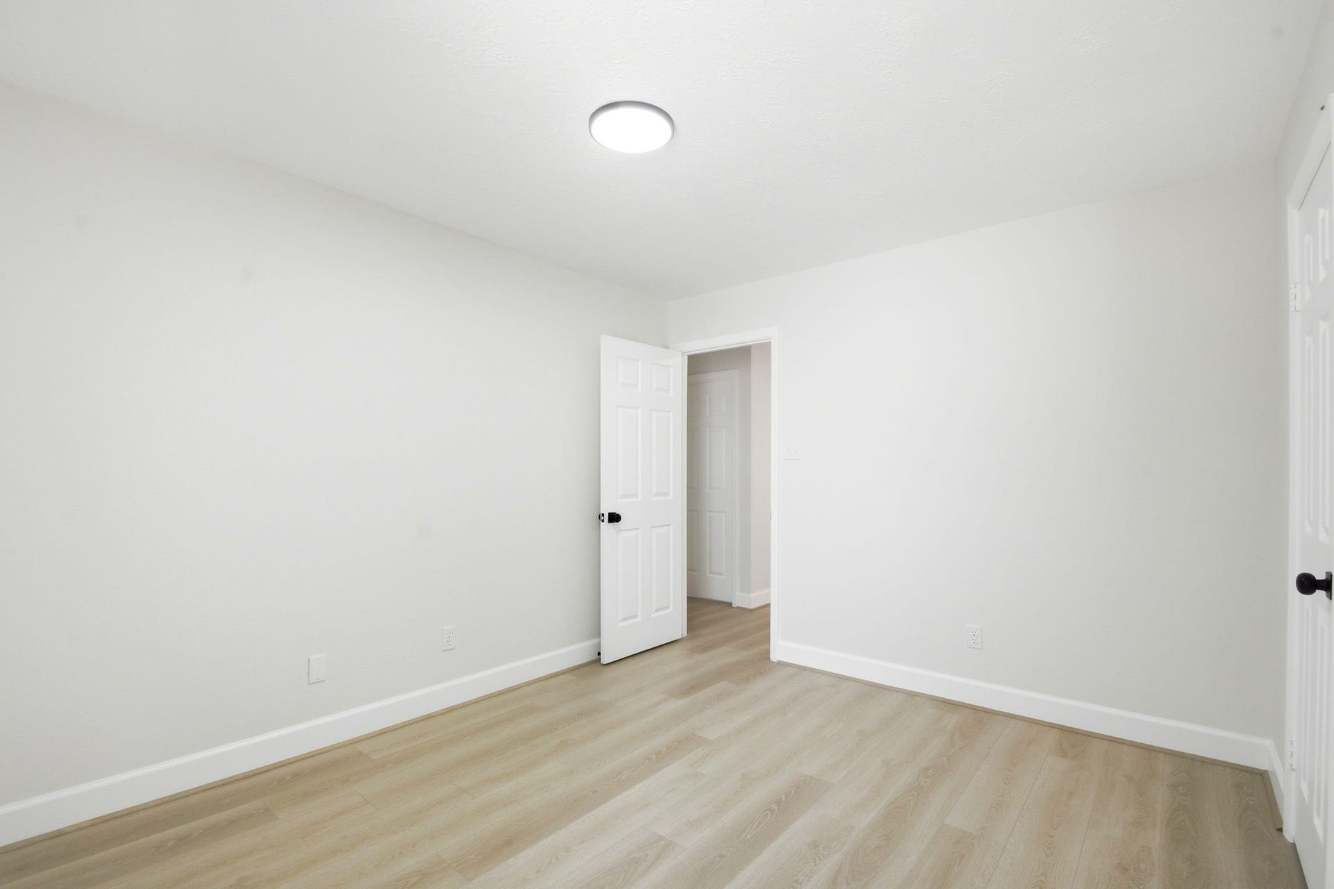 62 S Hidden View Circle, The Woodlands, TX 77381 Bedroom #2 w/ walk-in closet