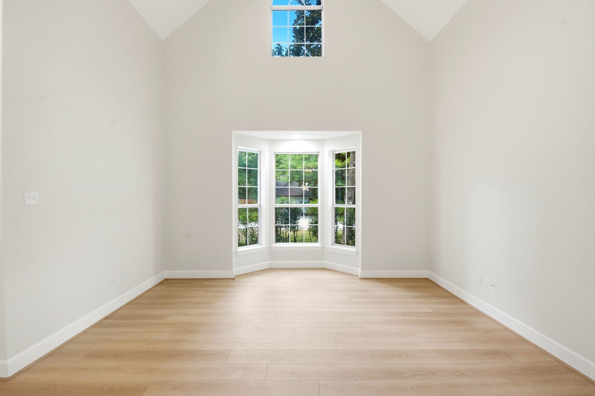 62 S Hidden View Circle, The Woodlands, TX 77381 Front room can serve as home office or play area