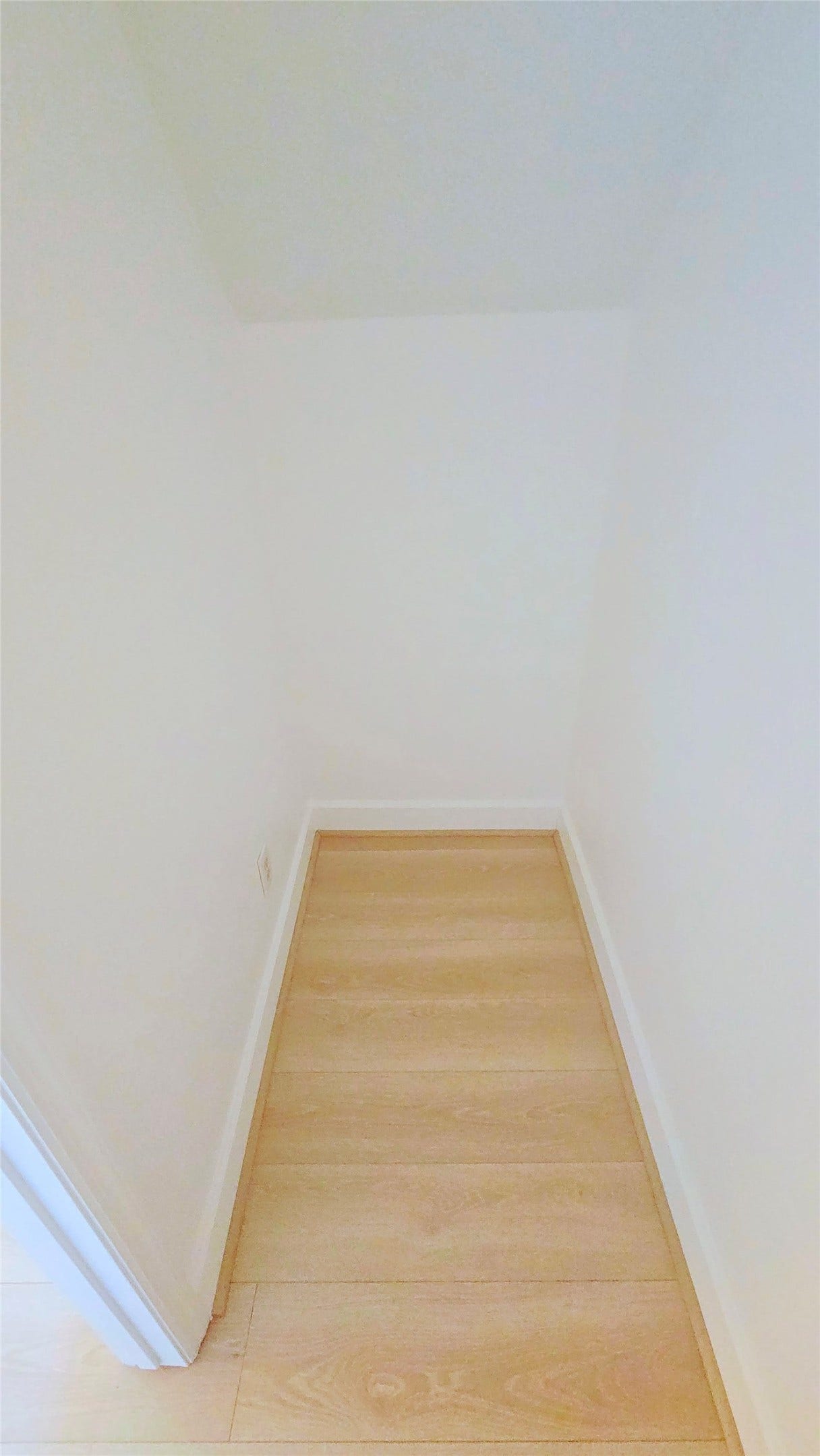 62 S Hidden View Circle, The Woodlands, TX 77381 Storage closet under staircase measures 8 x 3