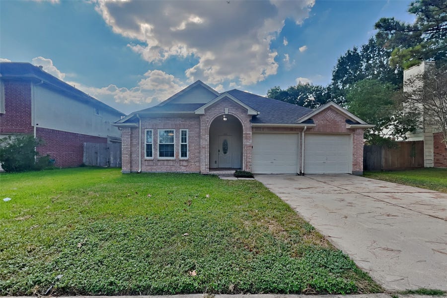 Property photo for 17014 Enchanted Circle W, Sugar Land, TX
