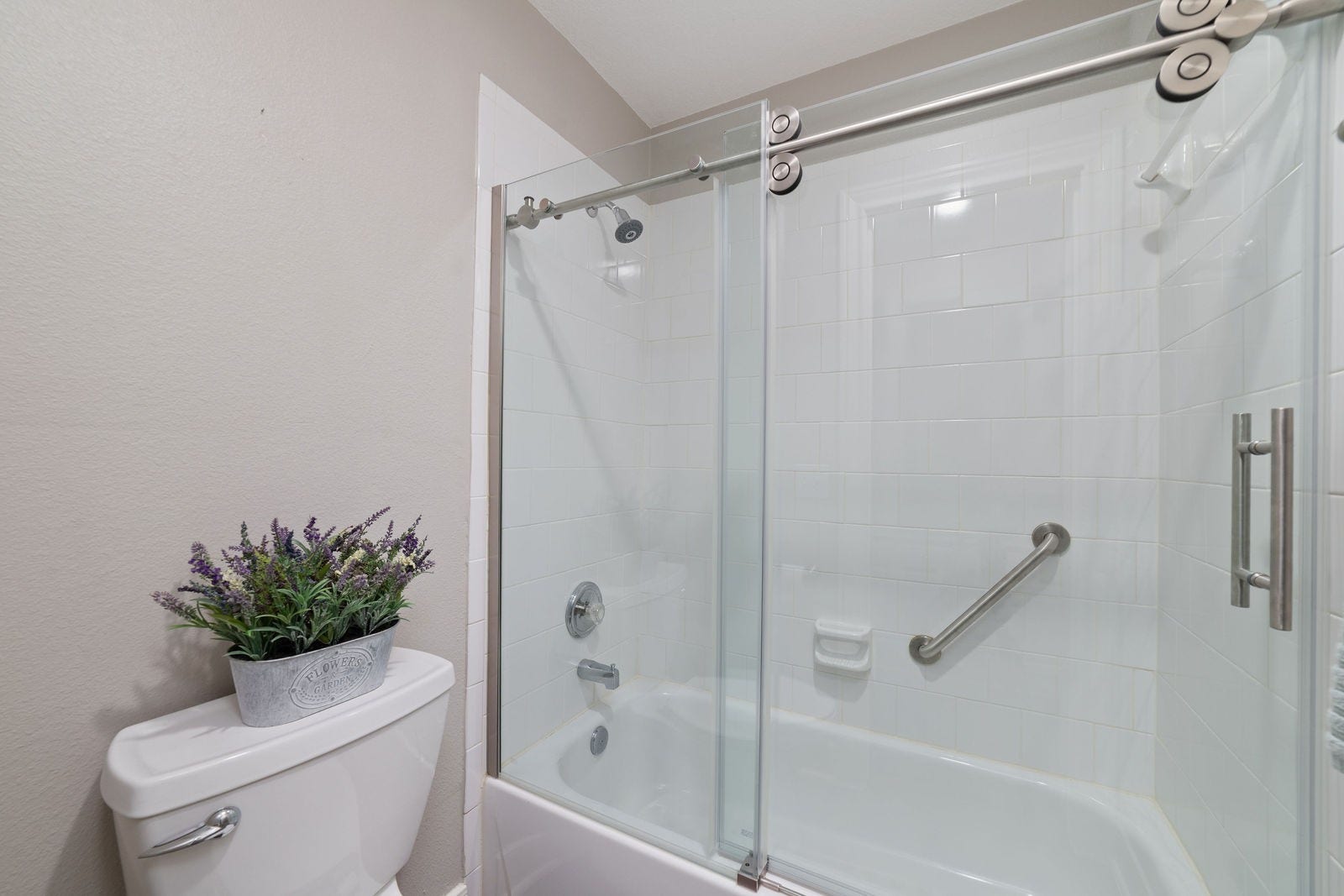 20611 Cypress Tree Lane, Spring, TX 77388 Secondary bathroom