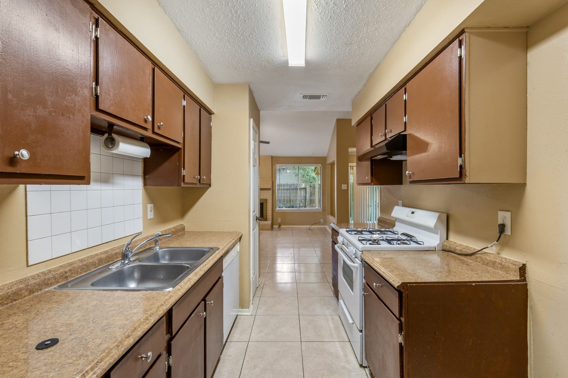 10722 Highland Woods Drive, Sugar Land, TX 77498 Kitchen