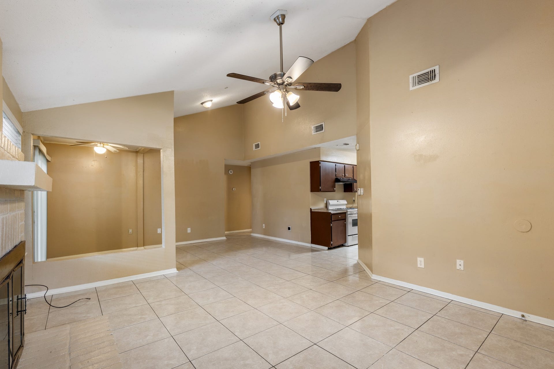 10722 Highland Woods Drive, Sugar Land, TX 77498 Living Area