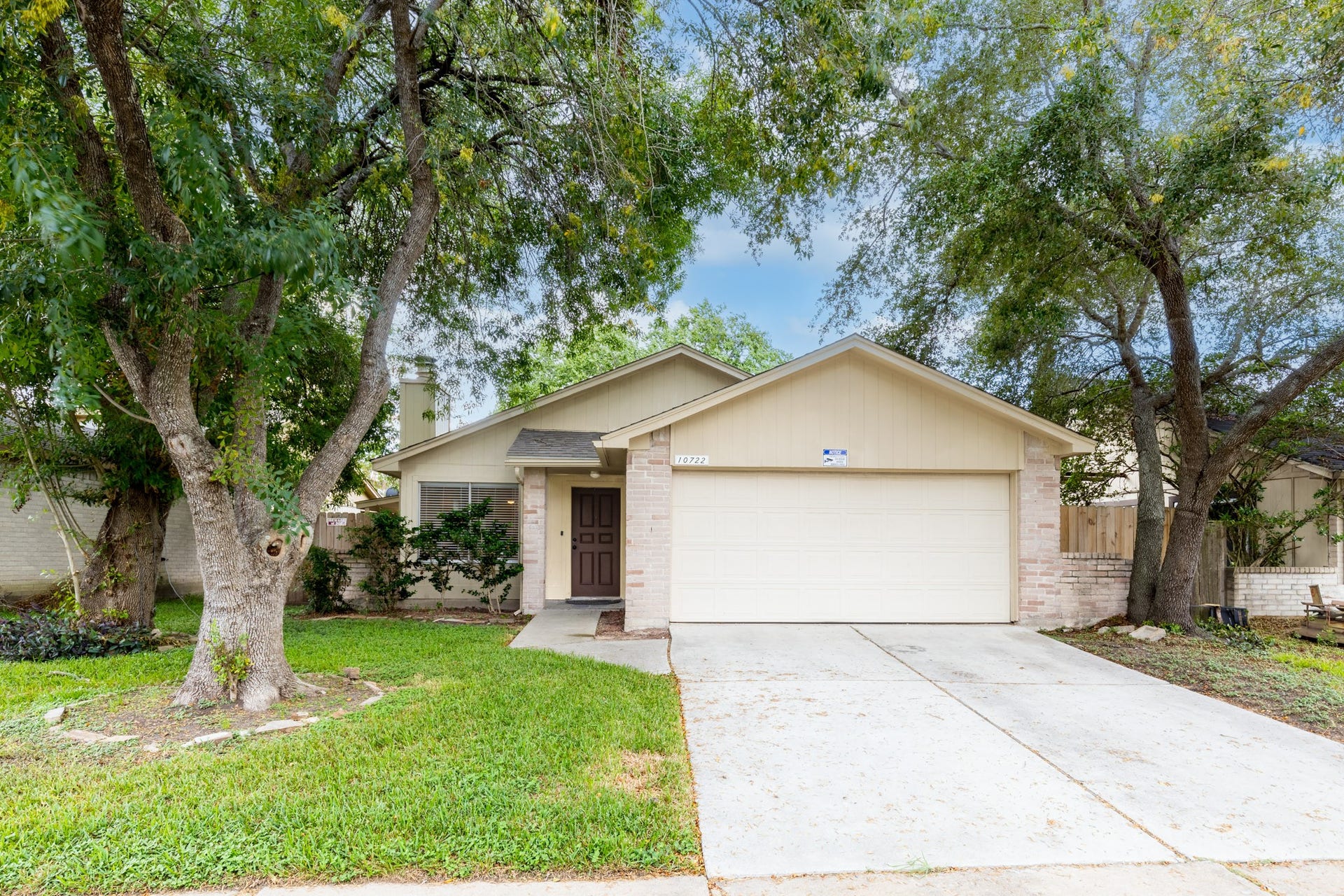 10722 Highland Woods Drive, Sugar Land, TX 77498 Front Side of the House