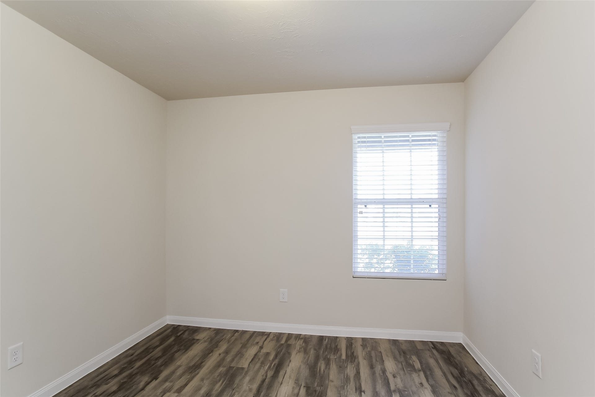 24011 Avogadro Drive, Katy, TX 77493 Photos may be representative of the floor plan and not the exact home. Finishes, layout, and features of the actual property for lease may vary.