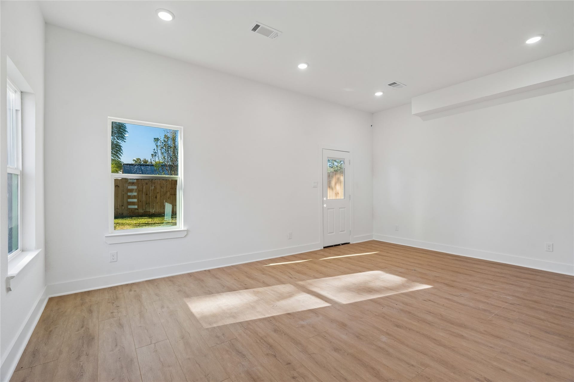 5014 Willow Glen Drive, Houston, TX 77033 UNIT A