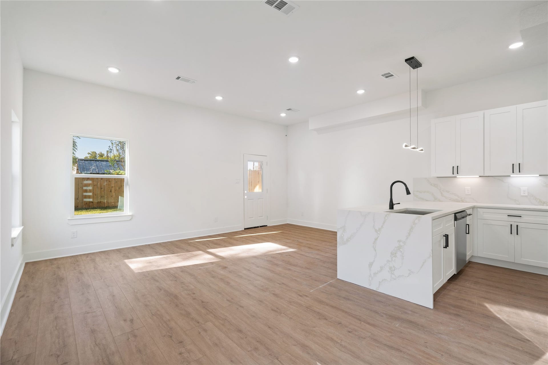 5014 Willow Glen Drive, Houston, TX 77033 UNIT A