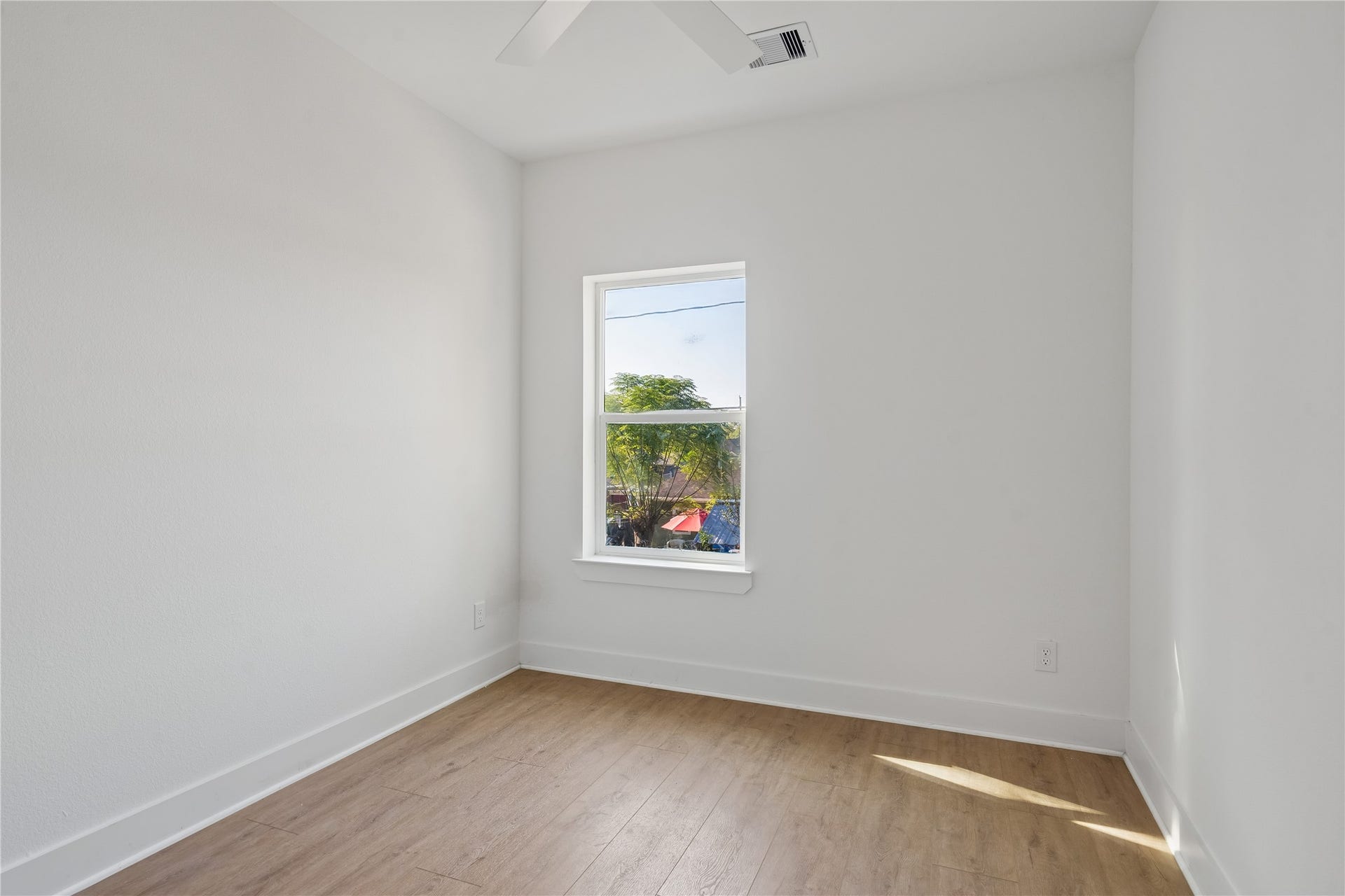 5014 Willow Glen Drive, Houston, TX 77033 UNIT B