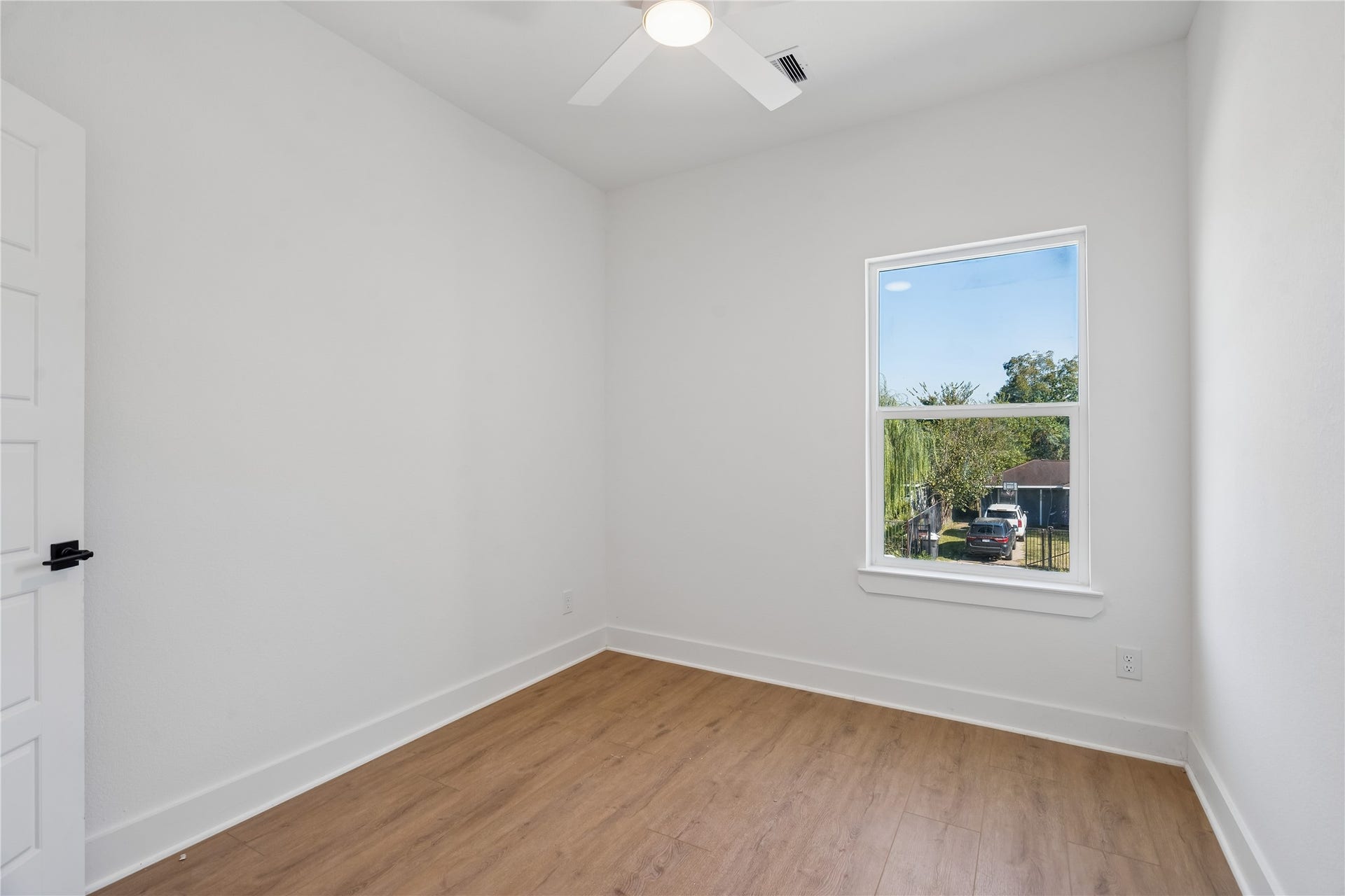 5014 Willow Glen Drive, Houston, TX 77033 UNIT B